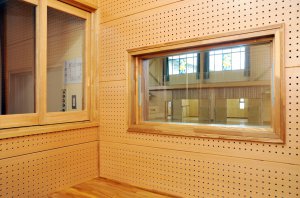音響設備の整った放送室